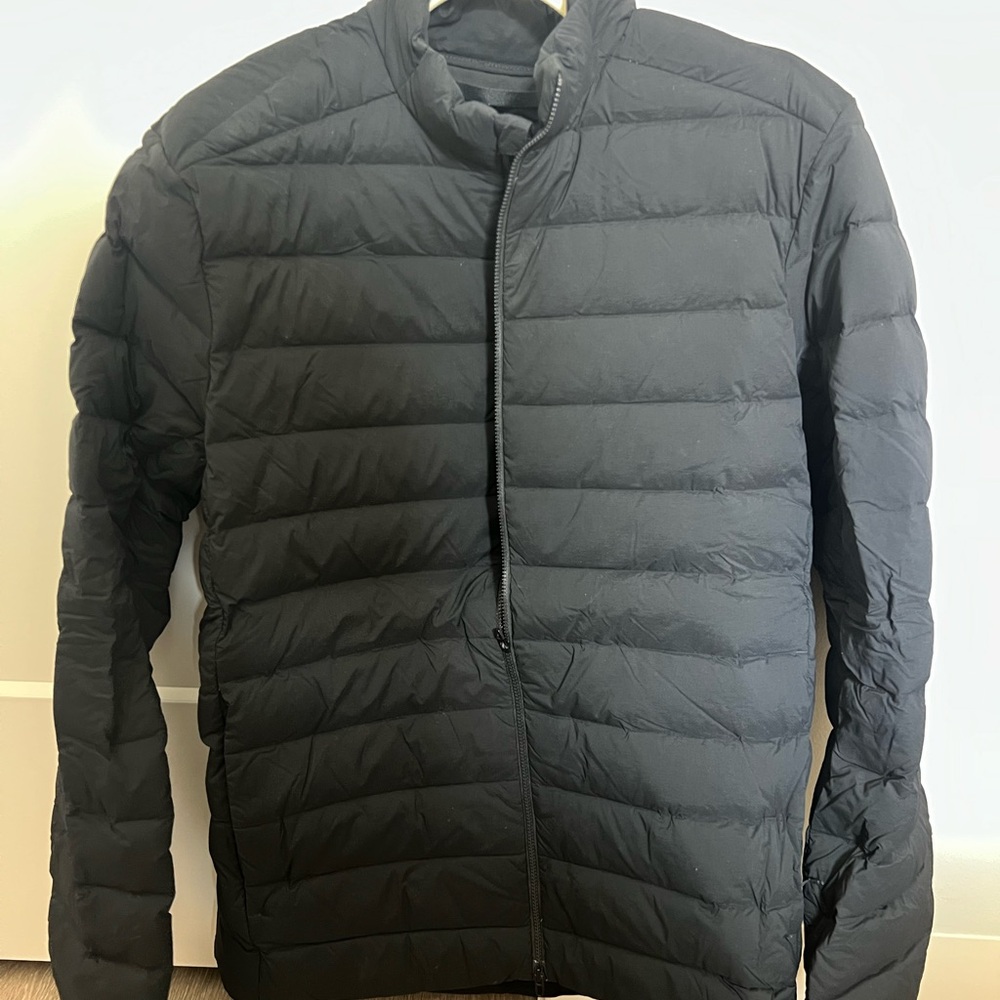 Lululemon Men's Black micro puff